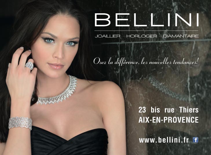 Mannequin portant une robe bustier noire chic, accessoirisée d’un collier et de bijoux éclatants, posant de manière sophistiquée pour une publicité de haute joaillerie Bellini.