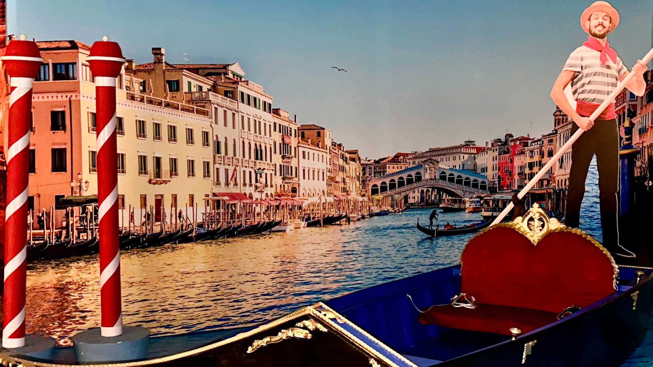 Reconstitution du Grand Canal de Venise et gondole vénitienne pour la Saint-Valentin