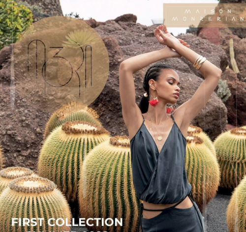 Une femme élégante pose devant des cactus ronds, portant une robe Maison Monzerian, illustrant la première collection mode dans un cadre naturel et raffiné.
